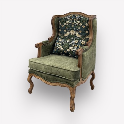 Интерьерное каминное кресло Сезарина с комбинированной обивкой из гобелена и мягкой подушкой
