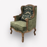 Интерьерное каминное кресло Сезарина с комбинированной обивкой из гобелена и мягкой подушкой