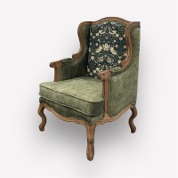 Интерьерное каминное кресло Сезарина с комбинированной обивкой из гобелена и мягкой подушкой