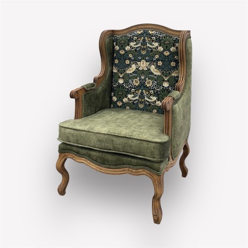 Интерьерное каминное кресло Сезарина с комбинированной обивкой из гобелена и мягкой подушкой
