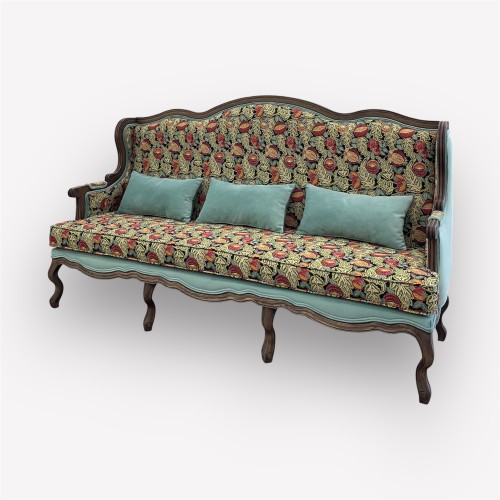 Трехместный диван Сезарина с ушами