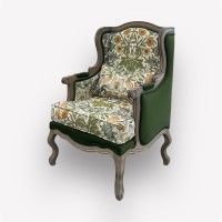 Интерьерное каминное кресло Сезарина с комбинированной обивкой из гобелена и мягкой подушкой