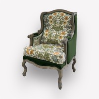 Интерьерное каминное кресло Сезарина с комбинированной обивкой из гобелена и мягкой подушкой