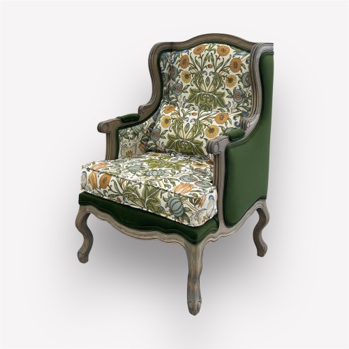 Интерьерное каминное кресло Сезарина с комбинированной обивкой из гобелена и мягкой подушкой