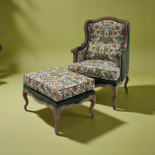 Интерьерное каминное кресло Сезарина с комбинированной обивкой из гобелена и мягкой подушкой